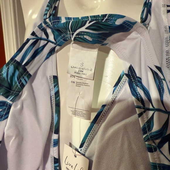 Cupshe White and Green Tropical Leaf One Piece Swimsuit - Picture 4 of 4